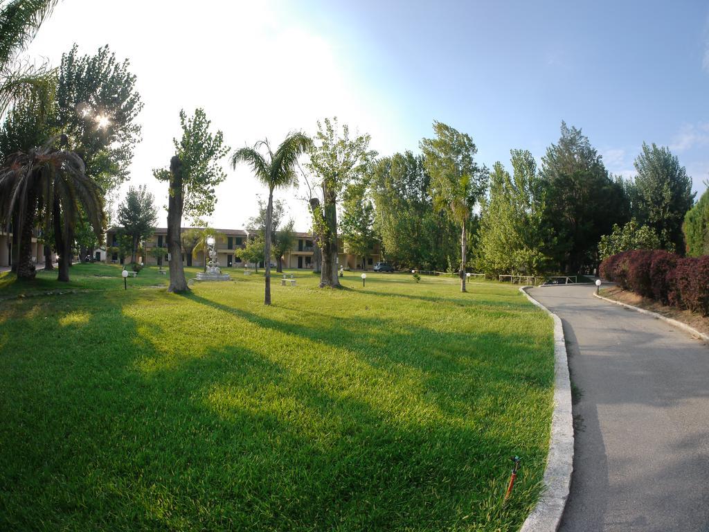 Marina Di Rossano Village Club Buitenkant foto
