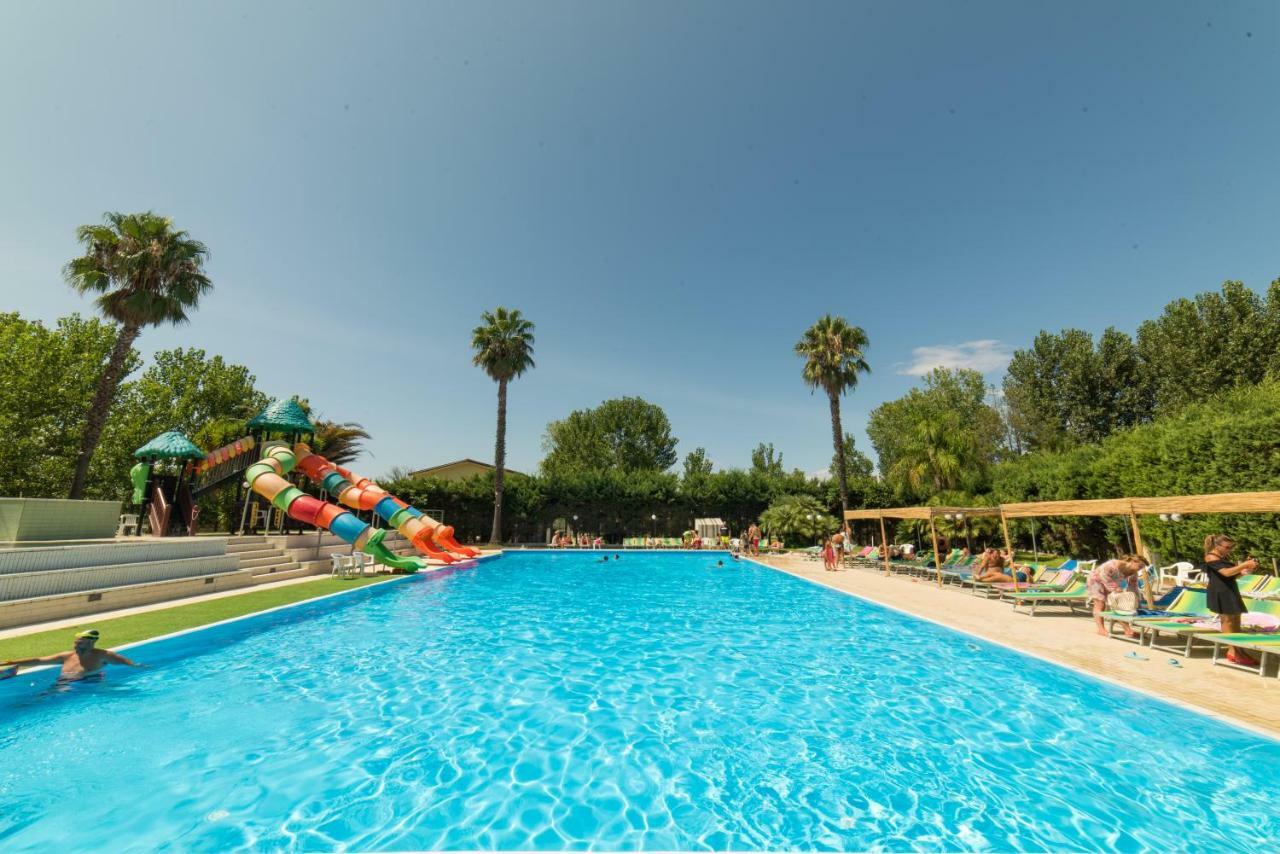 Marina Di Rossano Village Club Buitenkant foto
